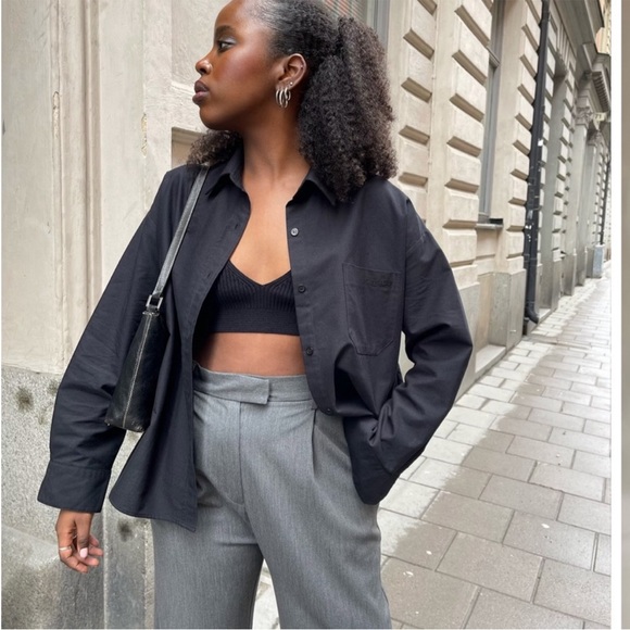 Djerf Avenue breezy shirt in black - Picture 3 of 4